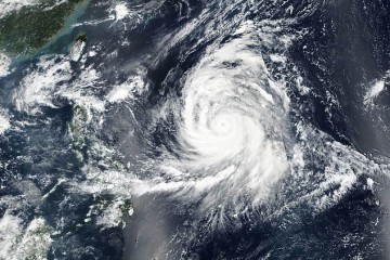 Trami vừa đi, thêm siêu bão Kong-rey thay phiên ngắm Nhật Bản